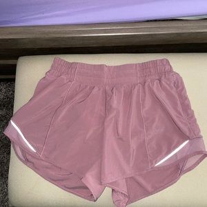 Lululemon hotty hot 4’ mauve shorts